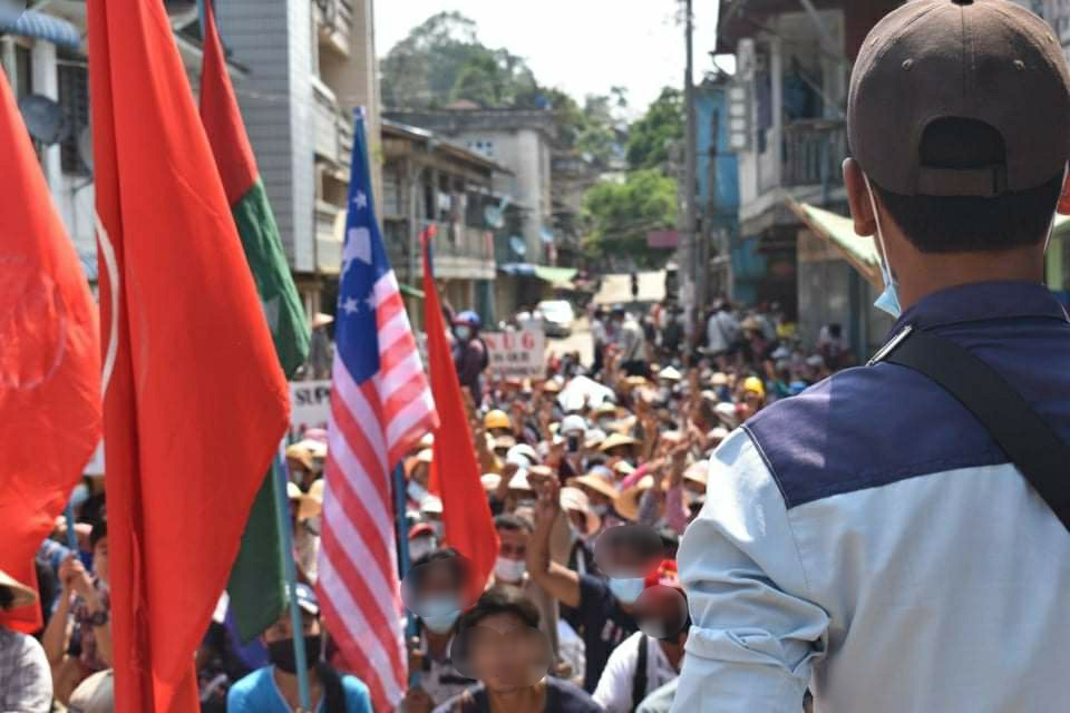 လူ​ထောင်ချီပါဝင်ခဲ့​သော ဖားကန့်မြို့ ပင်မသပိတ်စစ်ကြောင်း