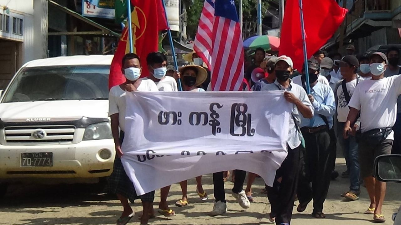 ဖားကန့် မြို့မ ကျောက်ဝိုင်းတွင် ပင်မသပိတ် စစ်ကြောင်းမှ ပြုလုပ်ခဲ့သည့် စစ်အာဏာရှင်စန် ဆန့်ကျင်ရေး ပြောက်ကျားသပိတ်
