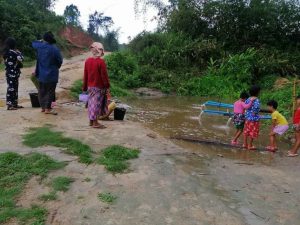 အင်ဂျန်းယန်မြို့နယ် ဘွမ်ရာယန်စစ်ရှောင်စခန်းတွင် ရေကြီးရေလျှံမှုကြောင့် သောက်ရေခက်ခဲနေ