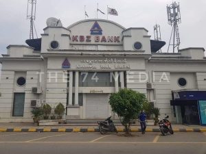 ယနေ့ မတ်လ ၈ ရက်နေ့တွင် ဘဏ်များပြန်ဖွင့်ရန် ဗဟိုဘဏ်က ညွှန်ကြားခဲ့သော်လည်း မြစ်ကြီးနားမြို့မှ ဘဏ်များ ဆက်ပိတ်ထား