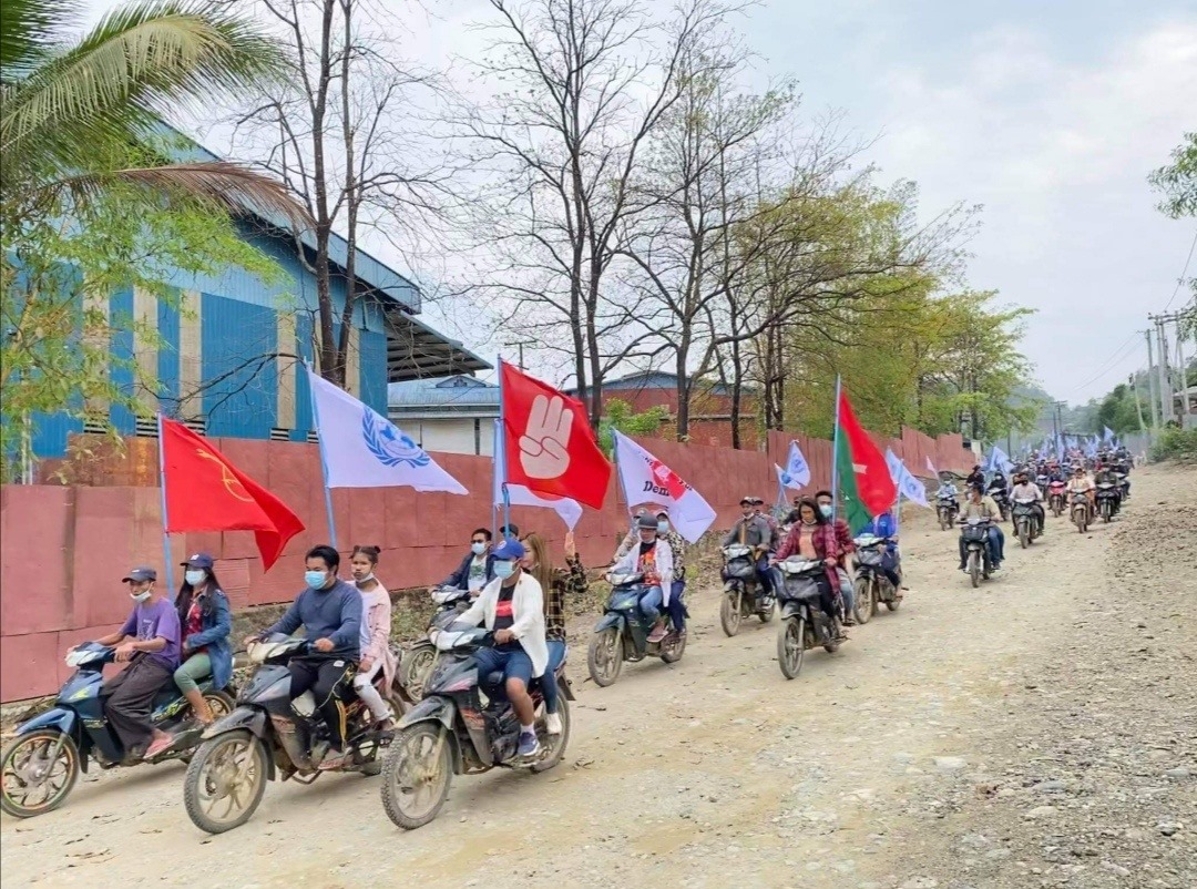 ဖားကန့်မြို့နယ် ဆိုင်းတောင်ကျေးရွာတွင် စစ်အာဏာရှင်စနစ် ဆန့်ကျင်ရေး အလံသပိတ်ကို ပြုလုပ်ခဲ့