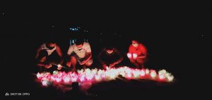 ဗန်မော်မြို့မှ လူငယ်များ နွေဦးတော်လှန်ရေးအတွင်းကျဆုံးသွားရသူများအတွက်ဆုတောင်းအမျှဝေခြင်းနဲ့စစ်အာဏာရှင်အလိုမရှိကြောင်းဆီမီးမျှော ညသပိတ်ပြုလုပ်