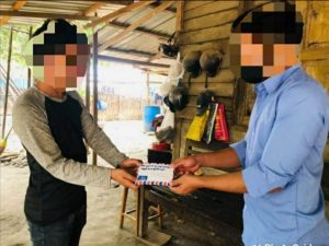 မြစ်ကြီးနားမြို့မှ မြန်မာ့မီးရထားCDM ဝန္ထမ္းမိသားစု ၁၄ ခုအတြက္ ပြည်တွင်း/ ပြည်ပ အလှူရှင်များ၏ အလှူငွေများကို မြစ်ကြီးနား လူငယ်အဖွဲ့မှ သွားရောက်ပေးအပ်