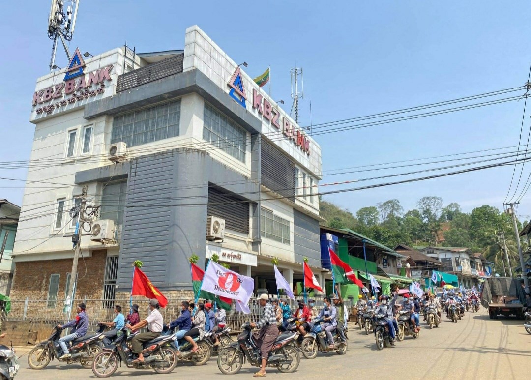ဖားကန့်မြို့နယ်၊ ဆိုင်းတောင်ကျေးရွာက စစ်အာဏာရှင် စနစ်ဆန့်ကျင်ရေး အလံသပိတ်။