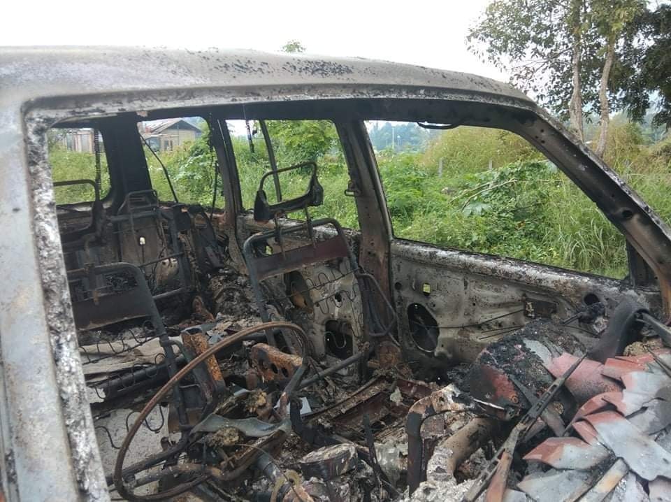 စက်တင်ဘာလ ၂၅ ရက်နေ့က စစ်ကောင်စီတပ်ဖွဲ့ဝင်များ ပစ်ခတ်ဖျက်ဆီးထားသည့် ကား